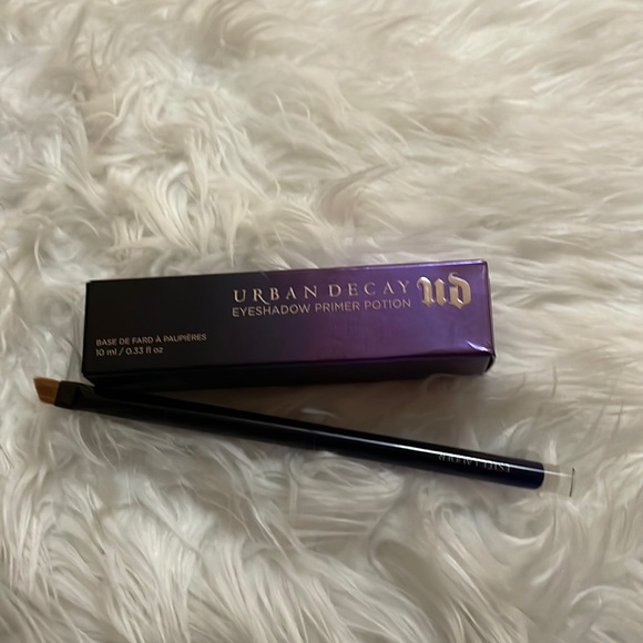 Urban Decay and Estee Lauder Other - Urban Decay Eye Shadow Primer Potion - NEW AND Estée Lauder Eyeliner Brush